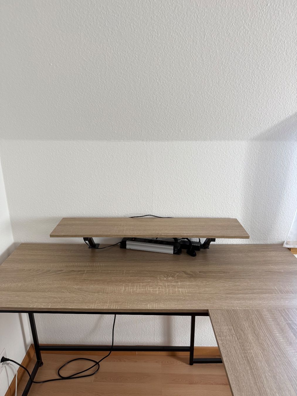 Scrivanie: Grosser Eck-Schreibtisch mit Aufsatz – Usato da St. Gallen venduto da klu_5mkg 4