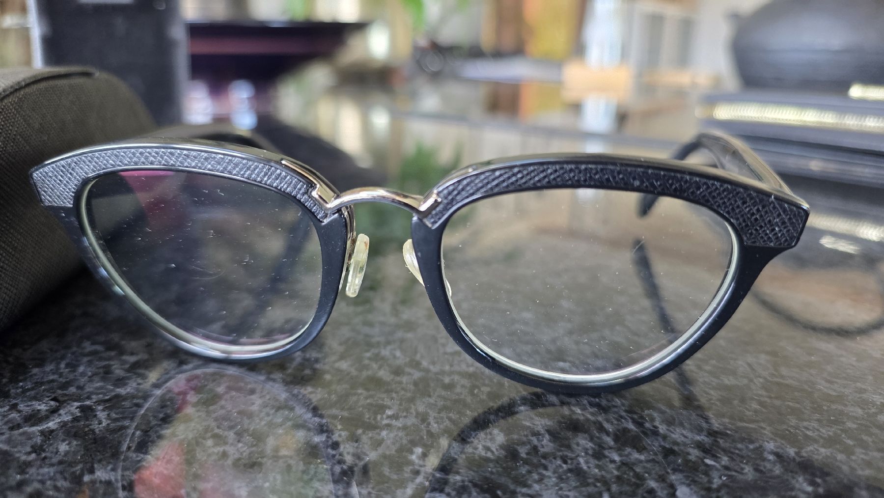 Prada Brillen & Gläser: Lunette de vue PRADA noire – Gebraucht aus Cheyres von Karine-Schweiz