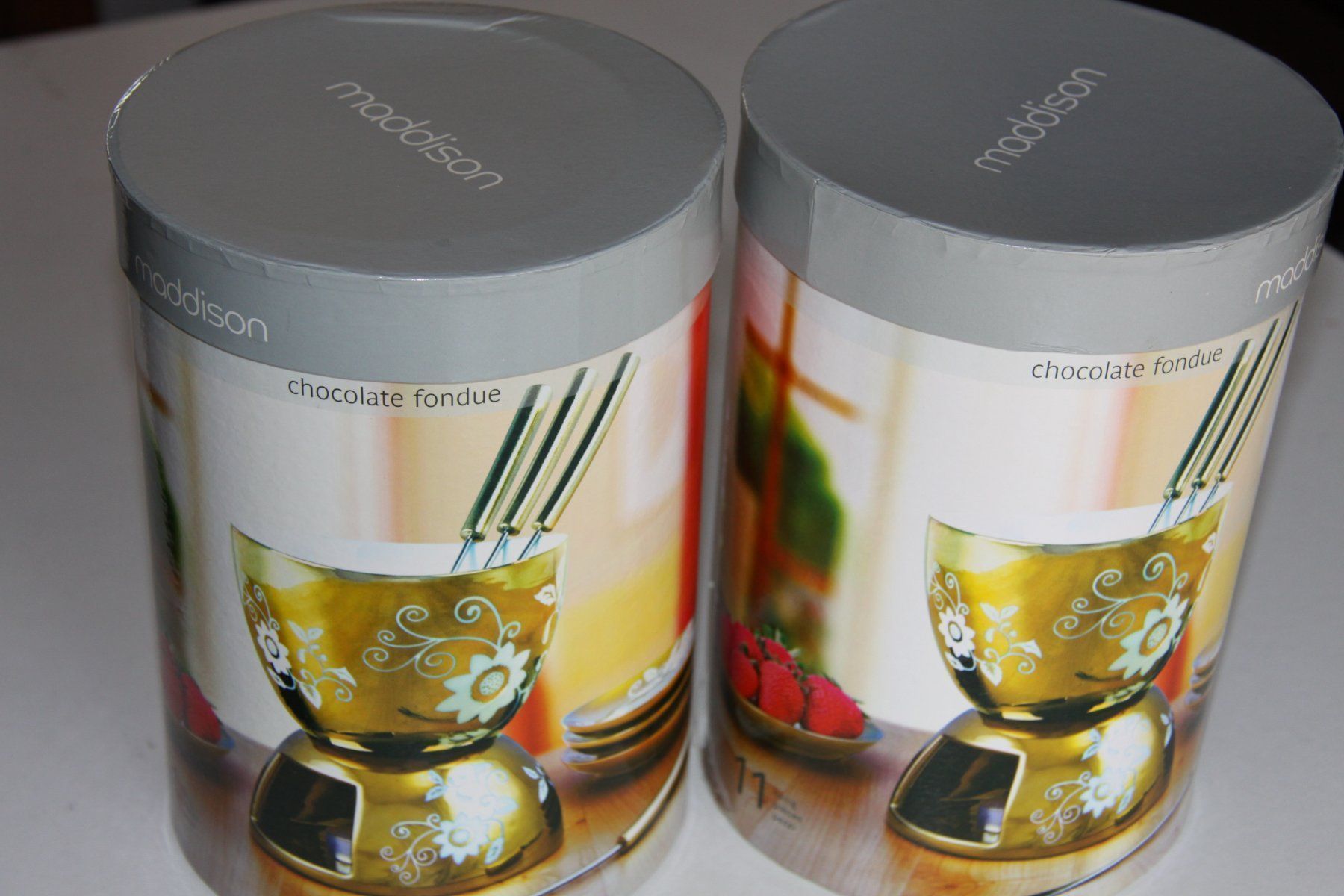 Geschirrsets: zwei Schokoladen-Fondue-Set – Gebraucht aus Baar von ben_vrx8