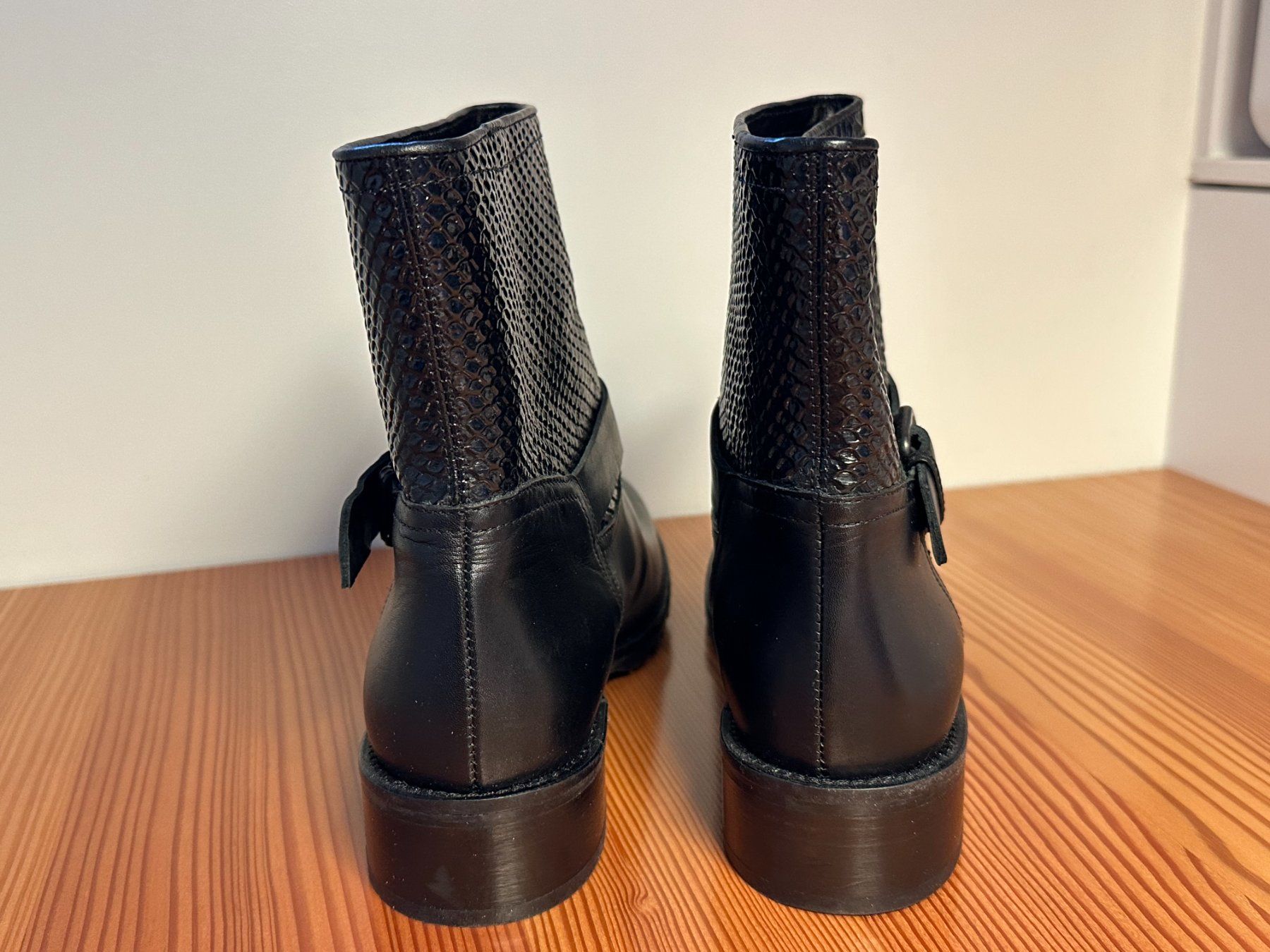 Navyboot Scarpe da donna: NAVYBOOT - Leder Stiefeletten schwarz / 38 / NEU – Nuovo e nell'imballaggio originale da Zürich venduto da elsoca 1
