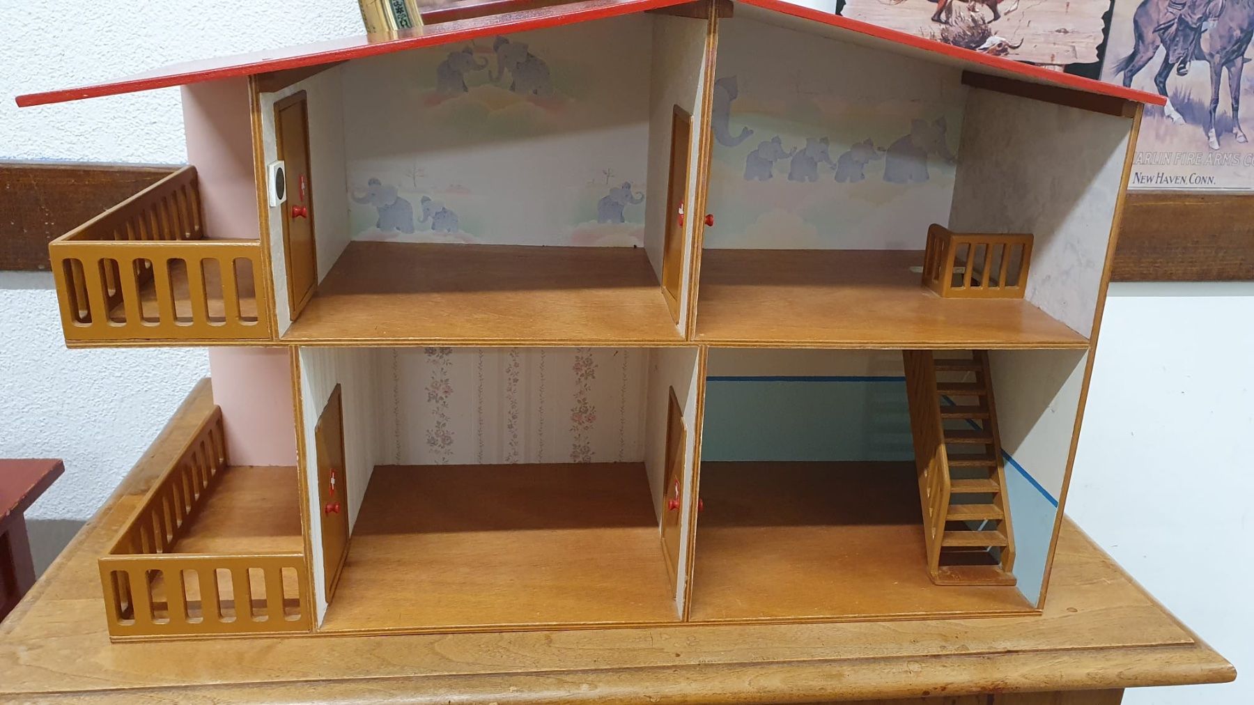 Case e mobili per bambole: PUPPENHAUS AUS HOLZ – Usato da Dietikon venduto da brocki-eyra 5
