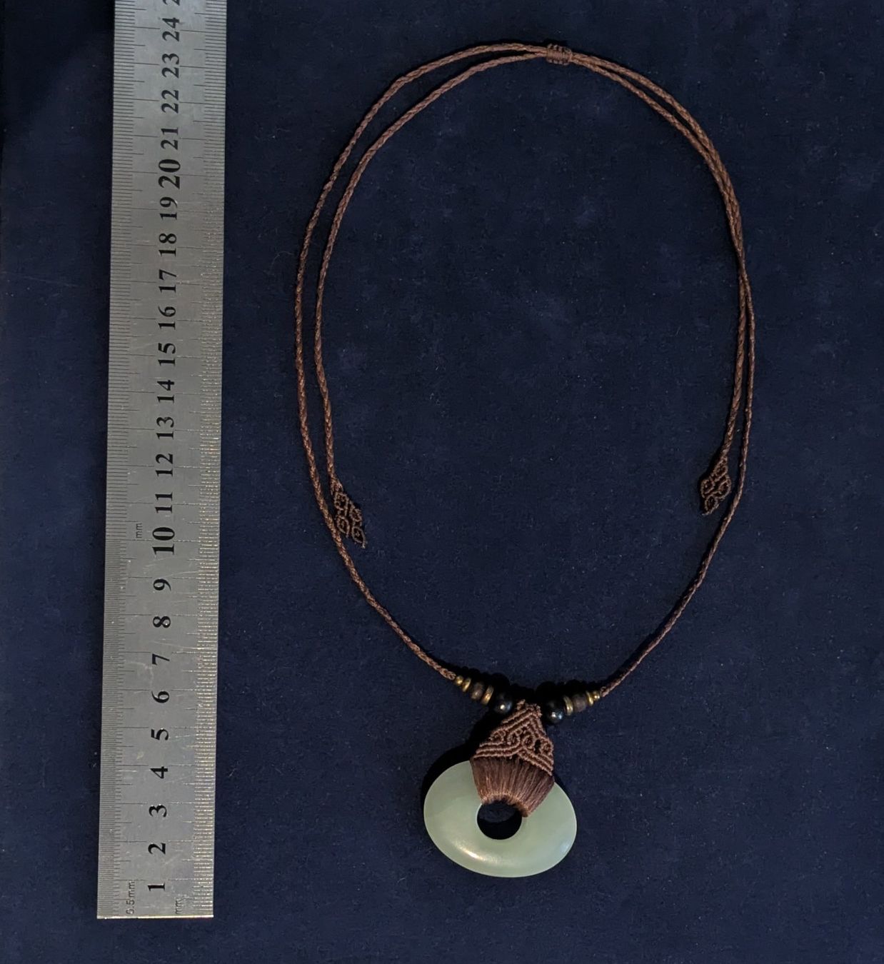 Colliers: Handgefertigte Makramee Kette mit Serpentin Donut – Neuf (Voir description) à Pfäffikon ZH par Emporos_42 3