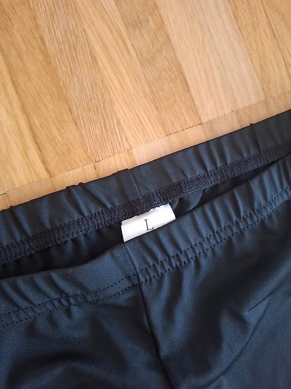 Pantalons: Flared Damenhose – Neuf avec emballage d'origine à Niederuzwil par Liberatopixel 1