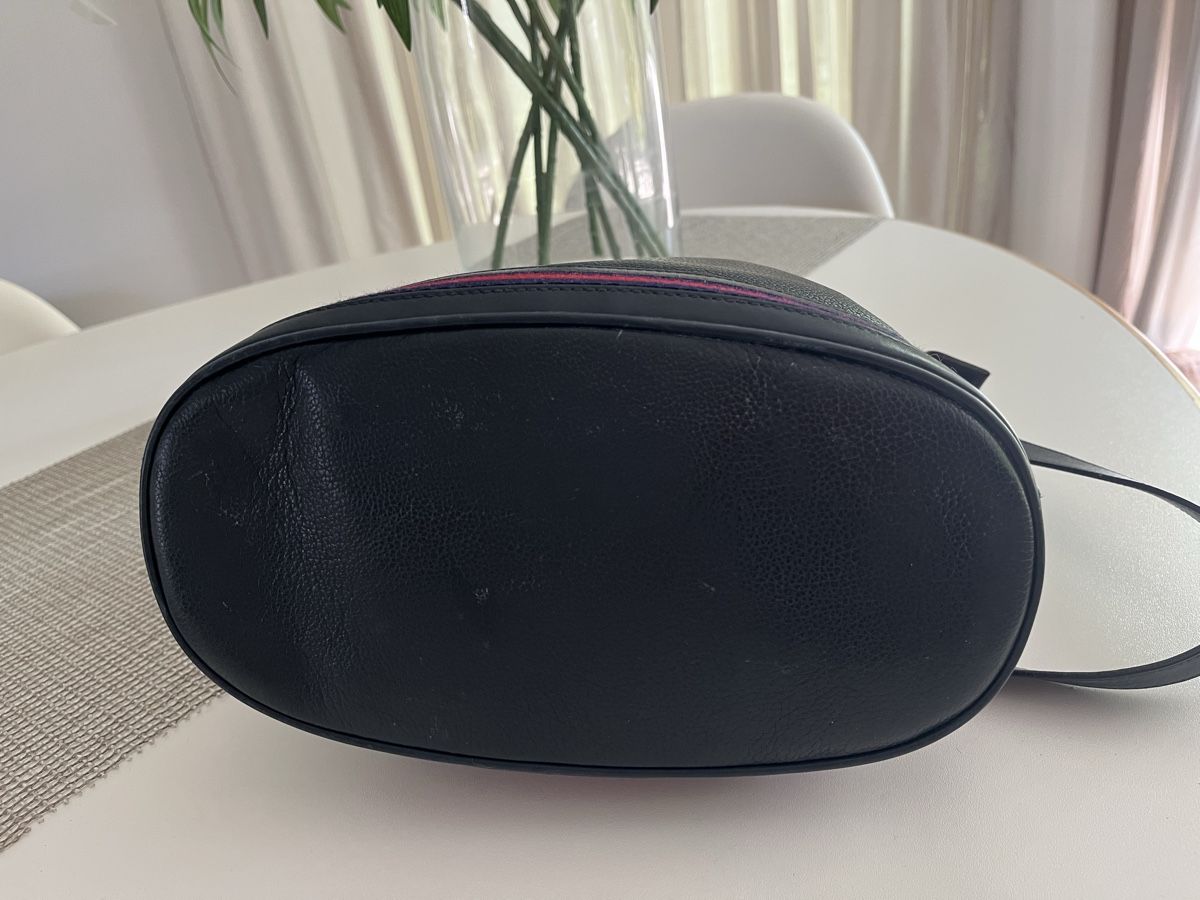 Gucci Borse: Gucci Vintage Navy Bucket Bag – Usato da Männedorf venduto da Helenanne 5