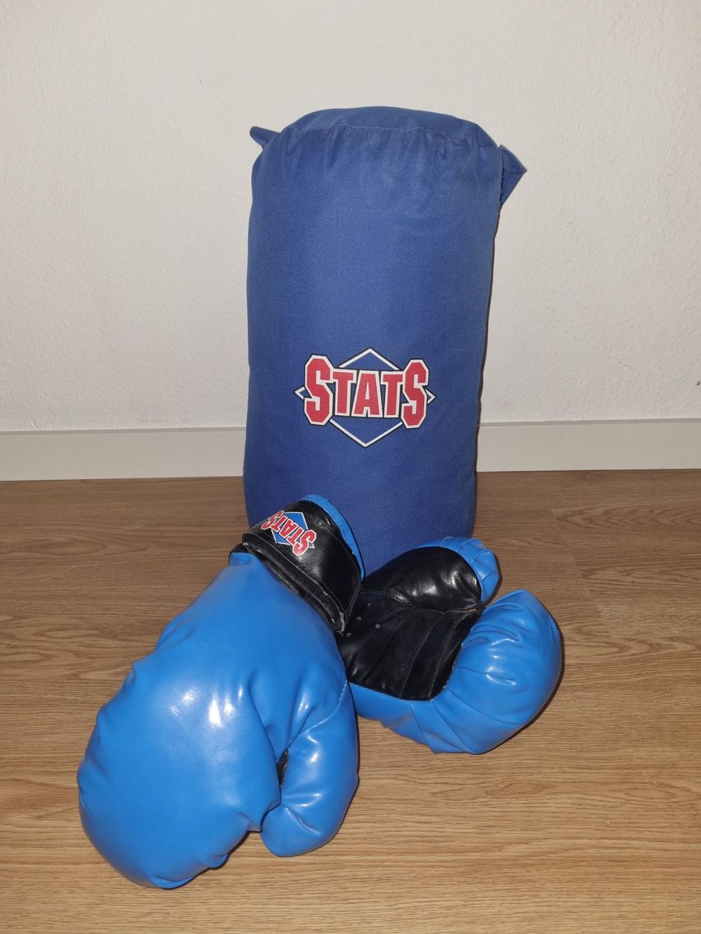 Boxsäcke: Kinderboxsack mit Boxhandschuhen – Gebraucht aus Herisau von Nathanael777 1