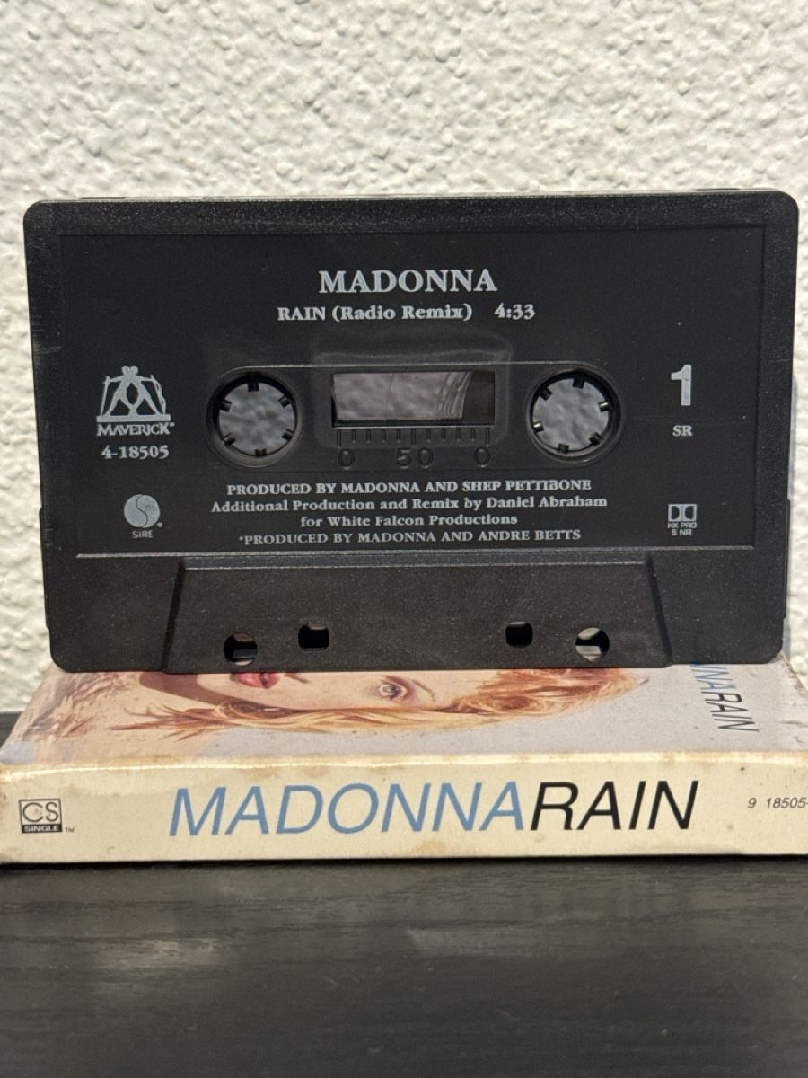 Musicassette: Madonna - RAIN - Kassette US 1992 – Usato da Oberglatt ZH venduto da Incredibles 2