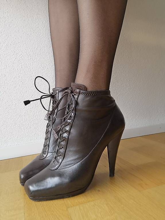 Prada Scarpe da donna: PRADA Highheels Boots / Stiefeletten / Leder /Gr. 40 – Usato da Otelfingen venduto da len_x8cg