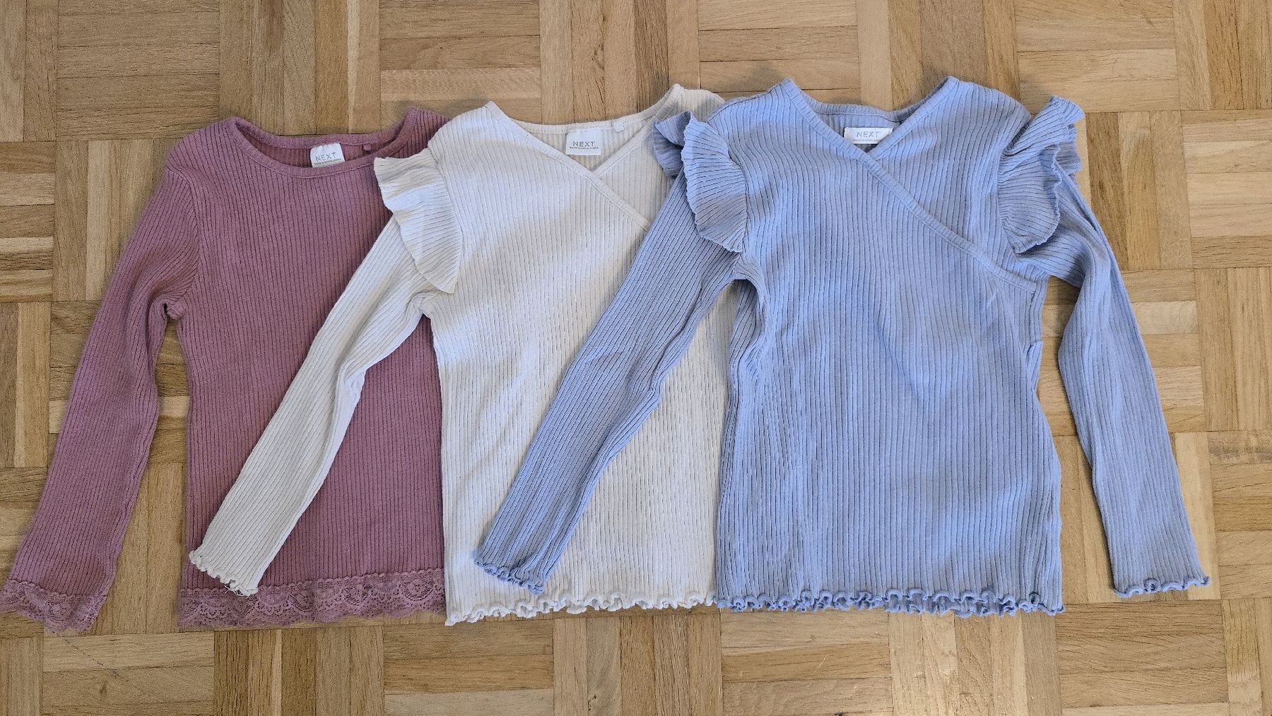 Next Lotti & Set di vestiti: 3 Kinderpullover Next Grösse 104 – Usato da Buchberg venduto da MaddieF