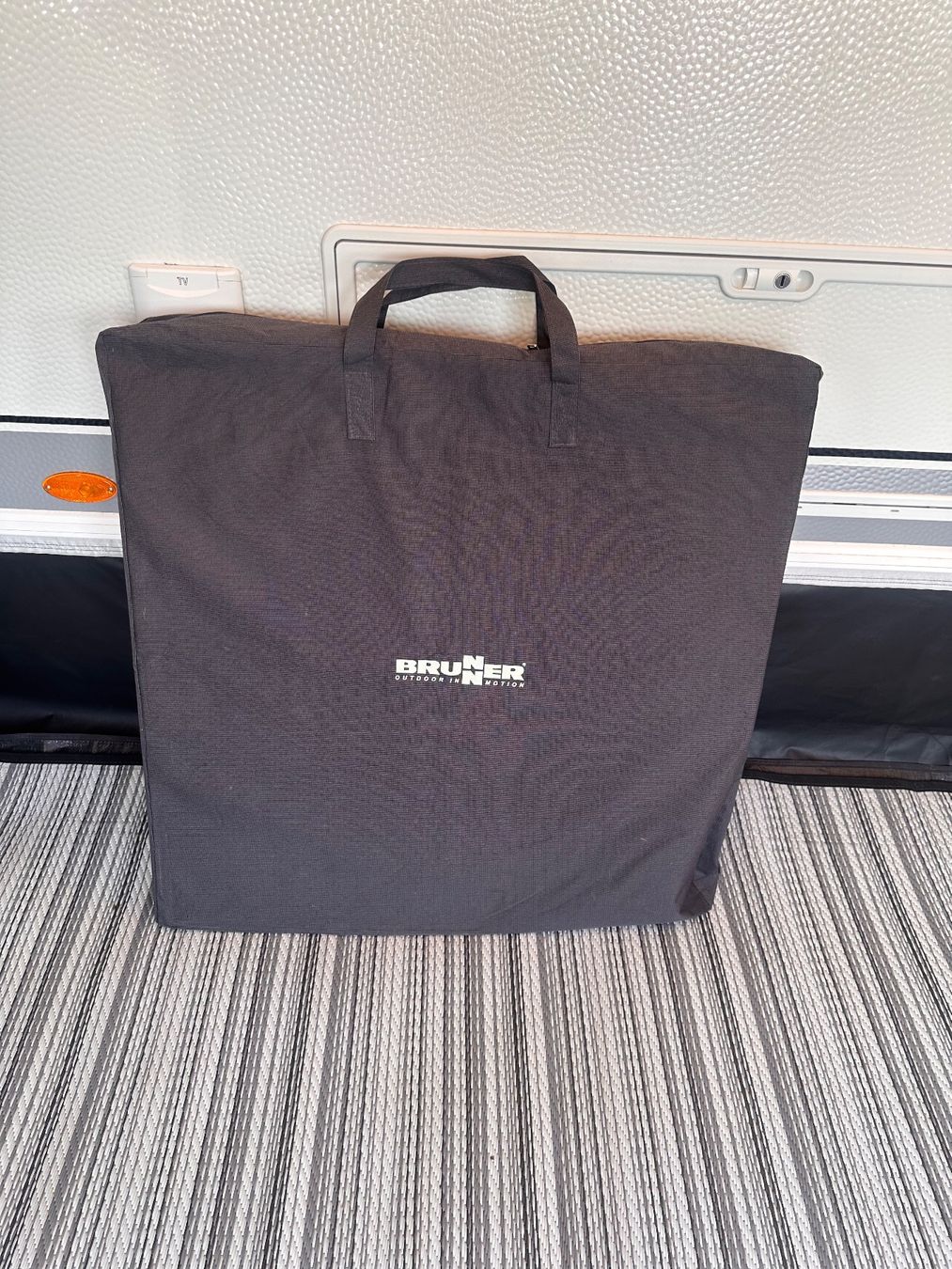 Schränke: Brunner Camping Eckschrank mit Ablagefläche – Gebraucht aus Dintikon von S2k_black_Widow 5