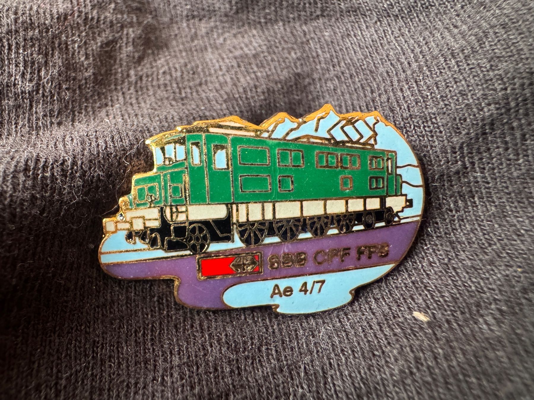 SBB/CFF/FFS Placchette & Badge: Pin pins SBB Lokomotive Ae 4/7 – Usato da Neuchâtel venduto da _Easy_to_Find_