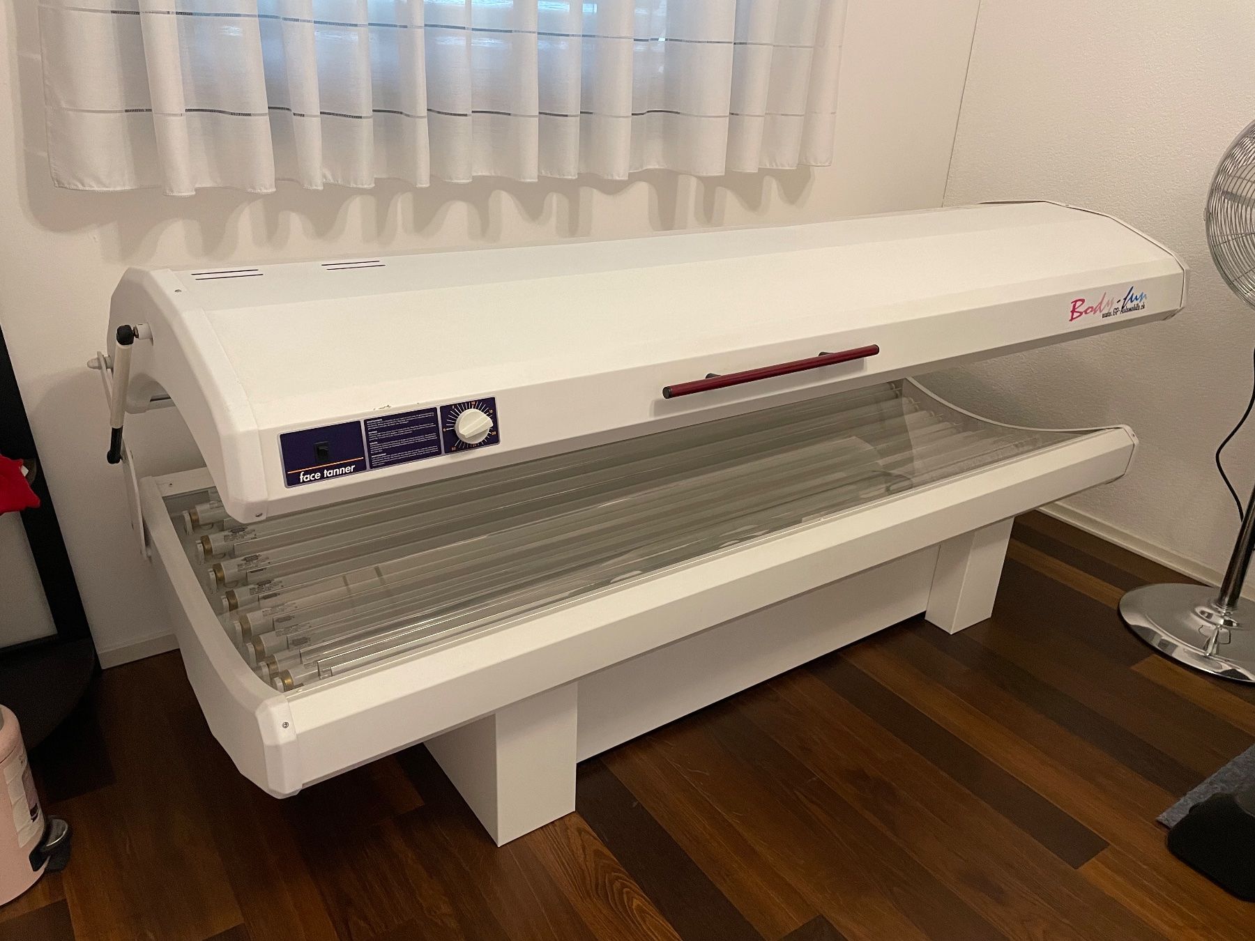 Solarium: Solarium Profesionell mit Face Tanner – Gebraucht aus Marbach SG von  3