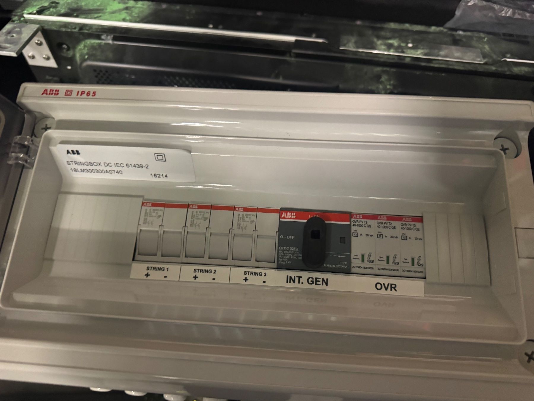 Dispositivi a energia solare: ABB Solar Strangbox OVR Switch Einzelsicherung Demo – Nuovo (secondo la descrizione) da Eiken venduto da Skylight 4