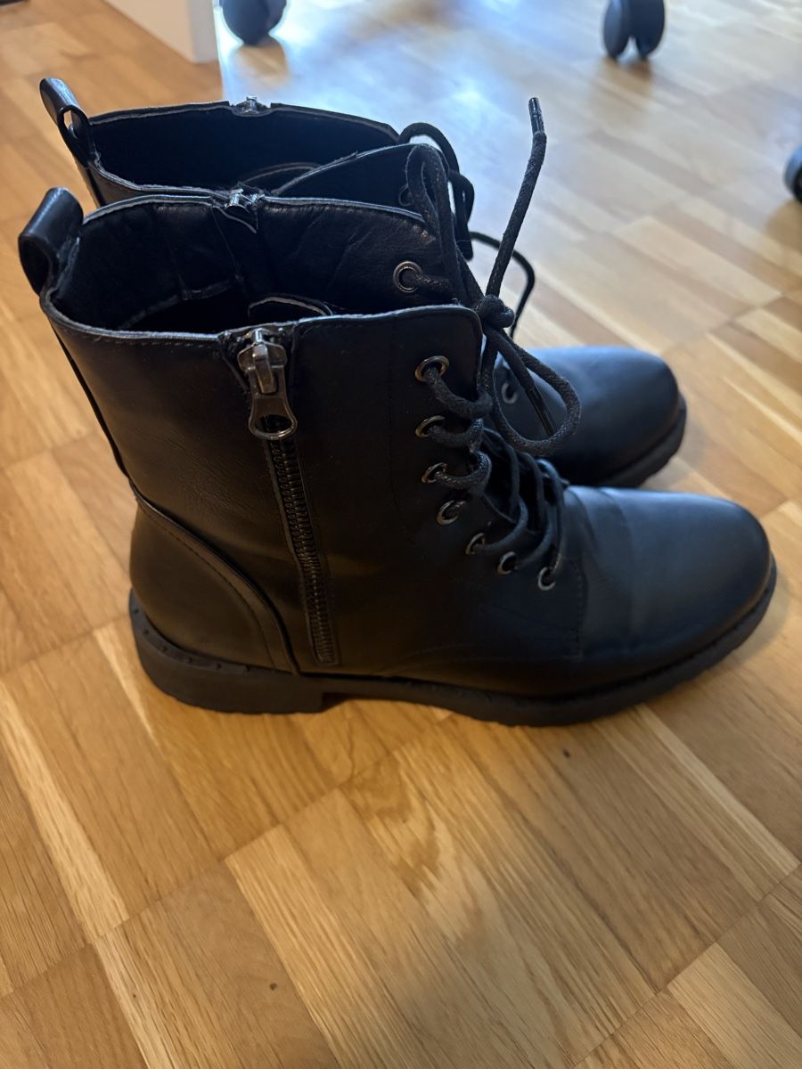 Scarpe da donna: Stivaletti neri, taglia 38 – Usato da Novazzano venduto da jen_hx8j 2