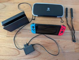 Nintendo Switch Oled Konsole mit Zubehör gebrauchter Zustand