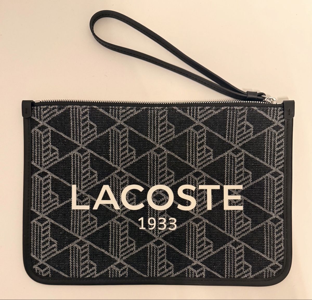 Lacoste Taschen: POCHETTE LACOSTE À DRAGONNE – Neu und originalverpackt aus Orbe von Miki_7777