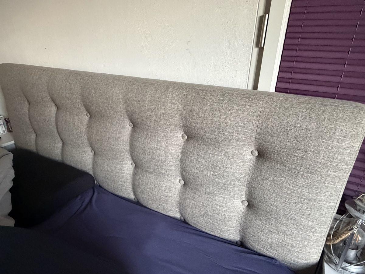 Letti: Boxspringbettgestell mit Kopfteil OHNE Matrazen  200x200 – Usato da Oppligen venduto da RubySeadragon 1