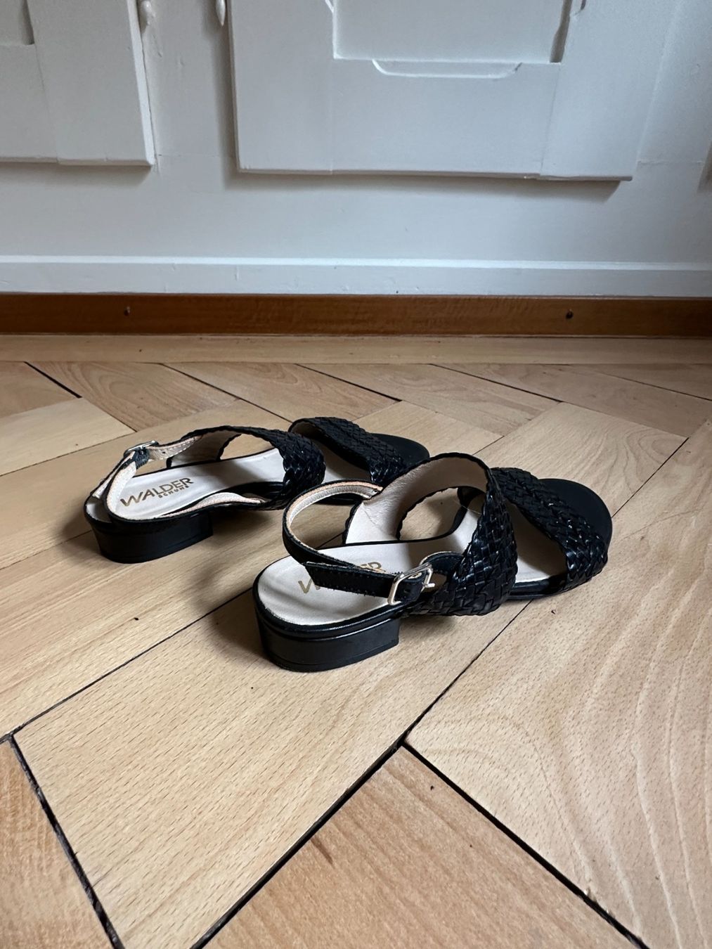 Walder Scarpe da donna: WALDER - Leder Sandale schwarz geflochten 37 – Usato da Zürich venduto da Diazaio 2
