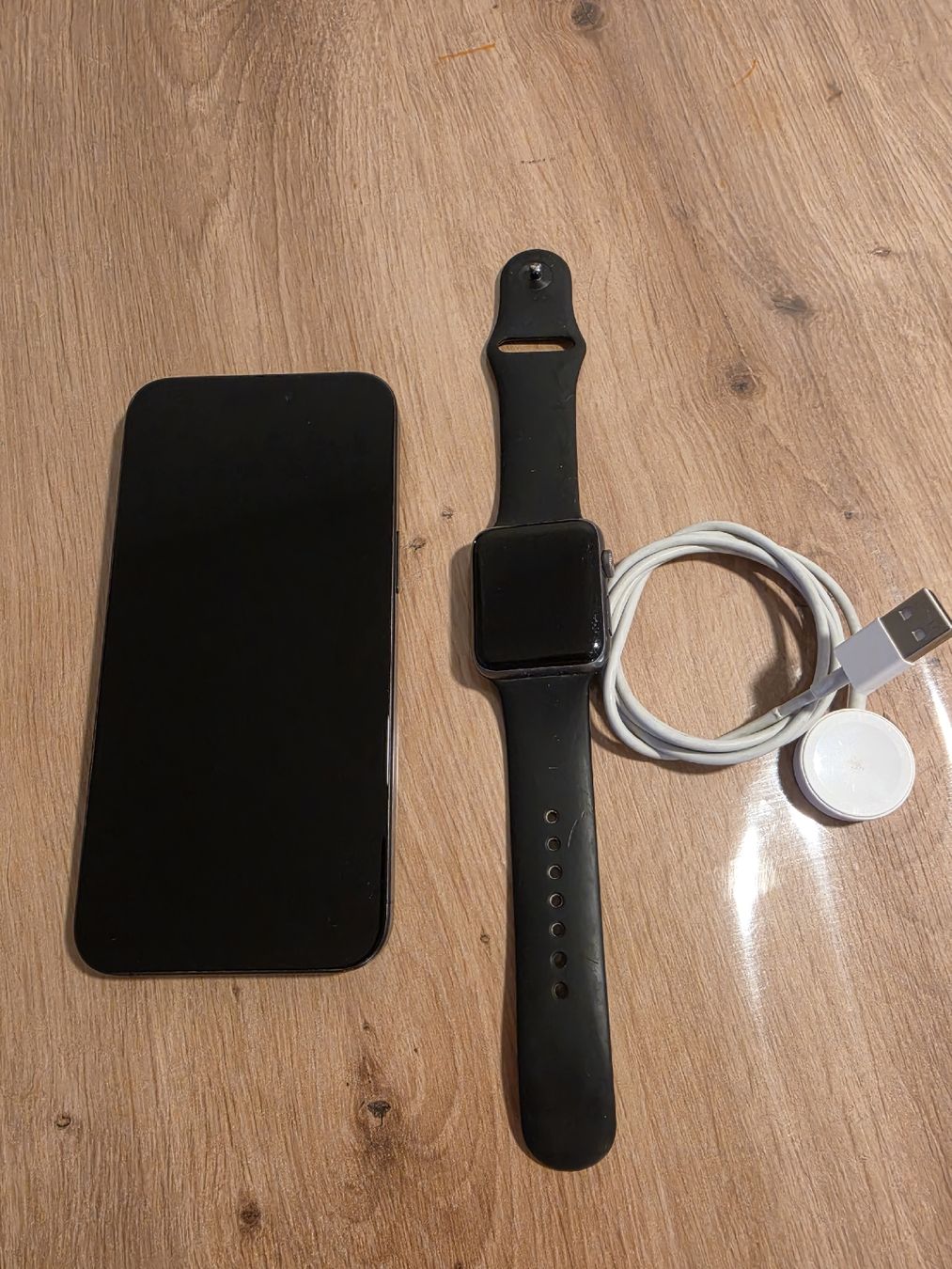 Apple Portables: Apple iPhone 15 Pro Max e Apple Watch Serie 3  – Neuf (Voir description) à Oberuzwil par CM1983