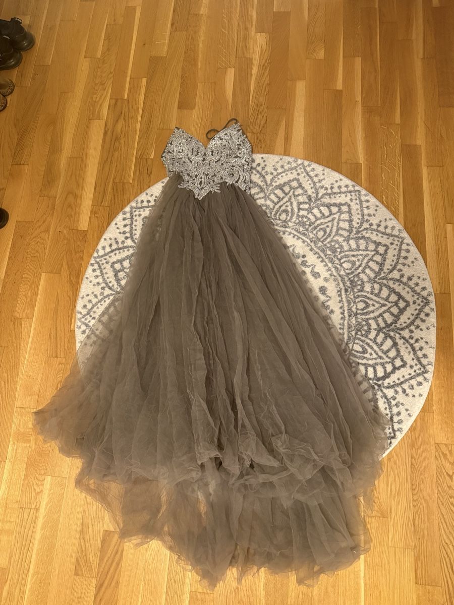 Robes: Ballkleid mit viel Tüll – Neuf (Voir description) à Niederbipp par Tiffany1771 2