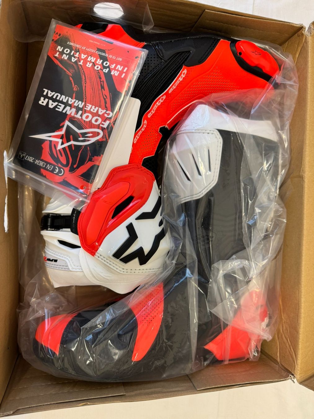 Alpinestars Herrenschuhe: Alpinestars Supertech R Vented Gr. 44 – Neu und originalverpackt aus Wetzikon ZH von Giloco 2