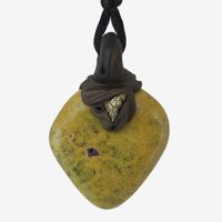 Serpentin-Stichtit Steinanhänger mit Pyrit