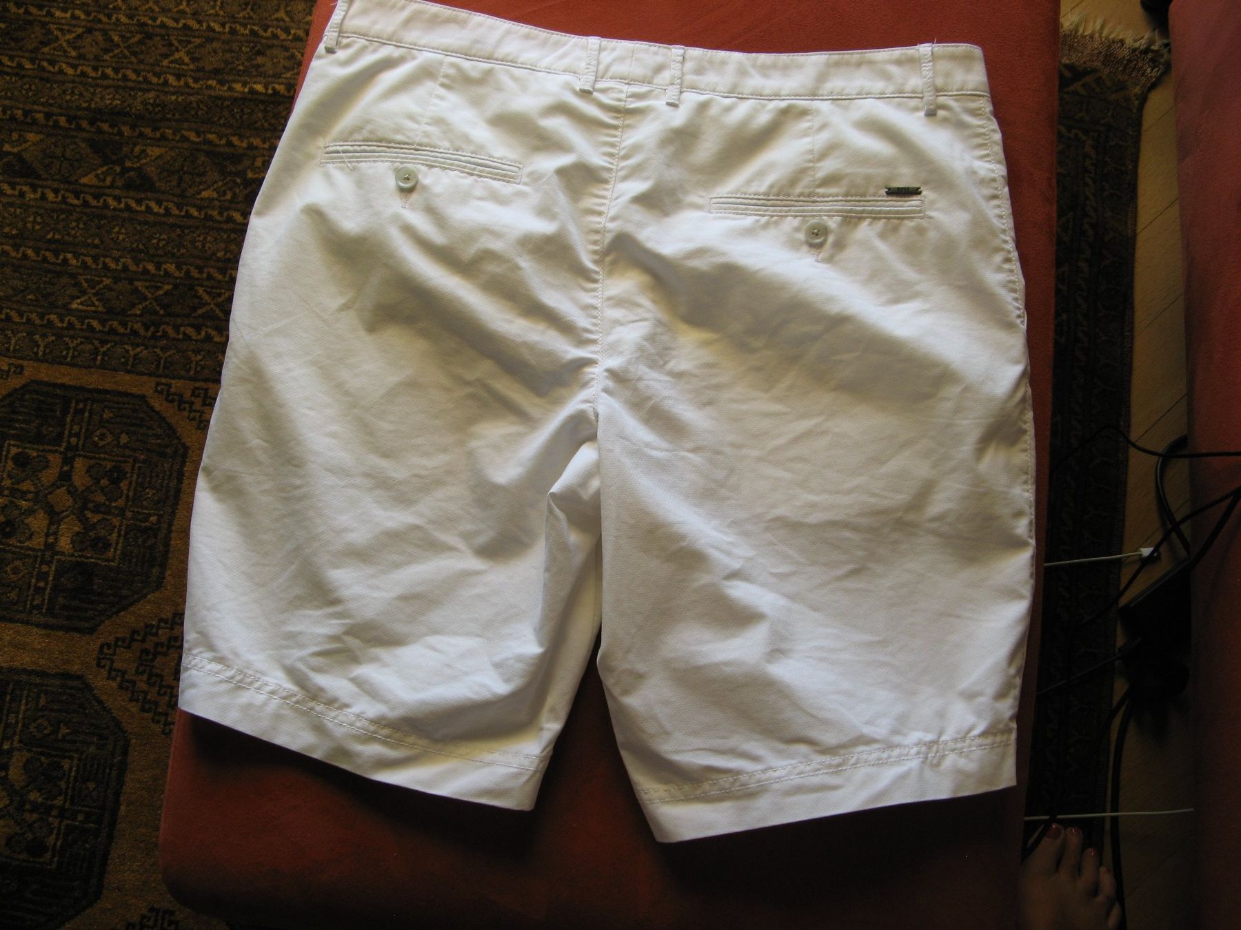 Hugo Boss Hosen: kurze, weisse Boss Shorts – Gebraucht aus Zürich von apil 7