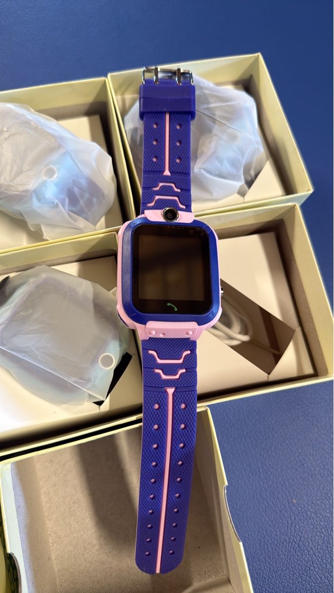 Smartwatch: Kinder Smartwatch – Neu und originalverpackt aus Zürich von fawziahmed