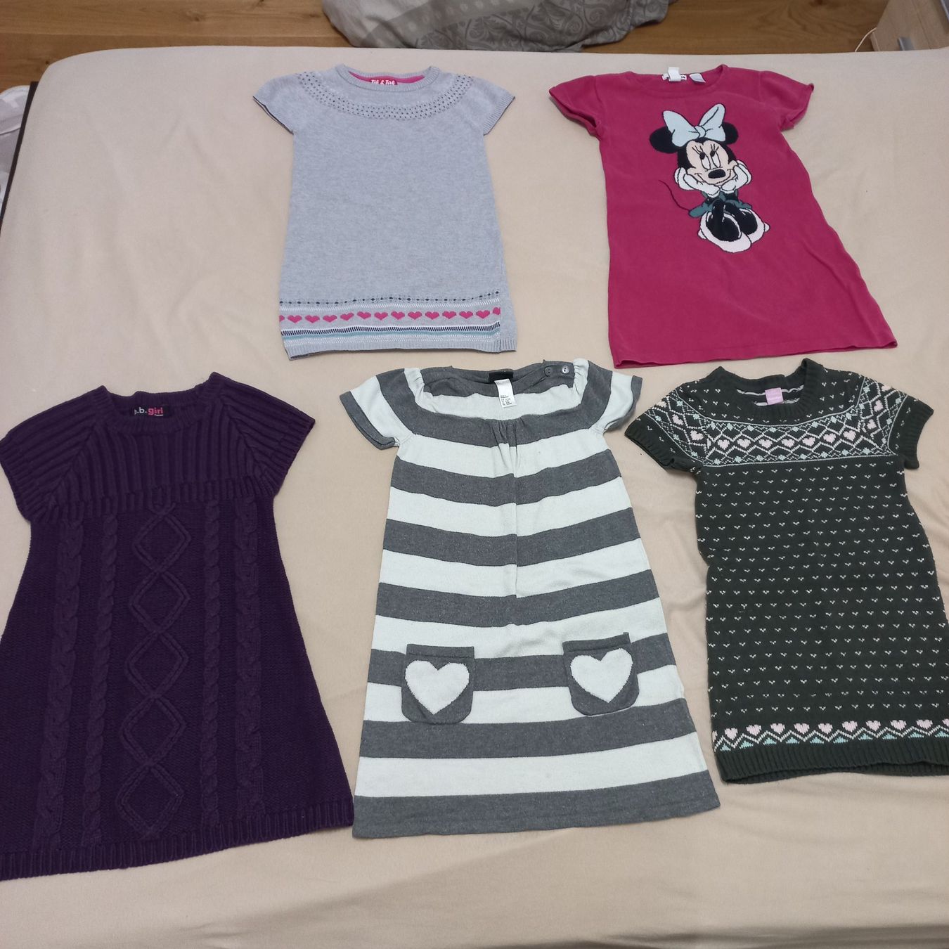 Lotti & Set di vestiti: 5 gestrickte Kleider gr.122-128 – Usato da Bachenbülach venduto da enigmatic