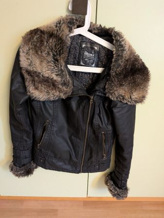 Bershka Jacke schwarz mit Fellkragen Grösse S gebraucht