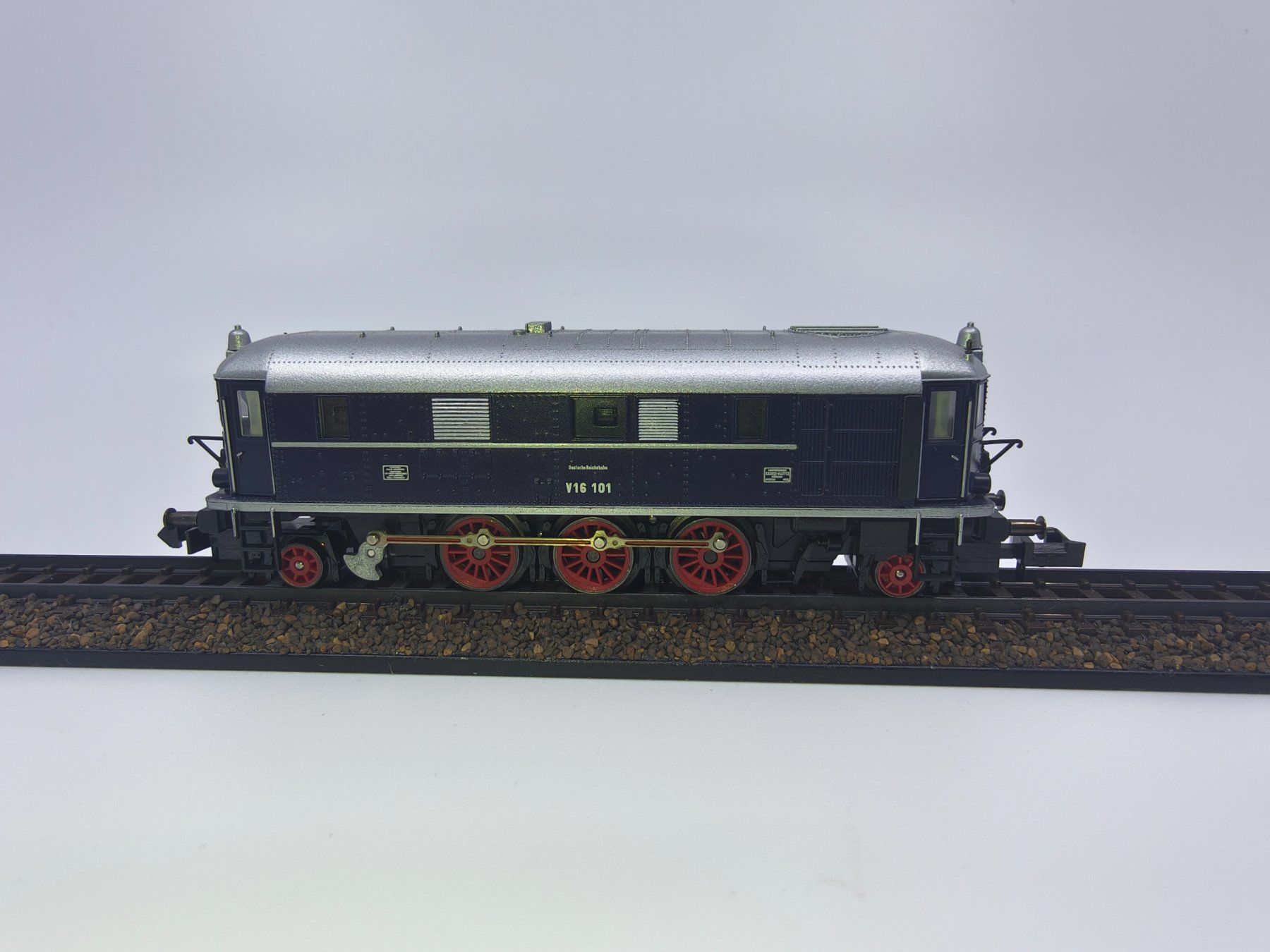 Trix Modelleisenbahnen: Minitrix 12800, V 16 101 blau, Analog – Gebraucht aus Wangs von mobacom