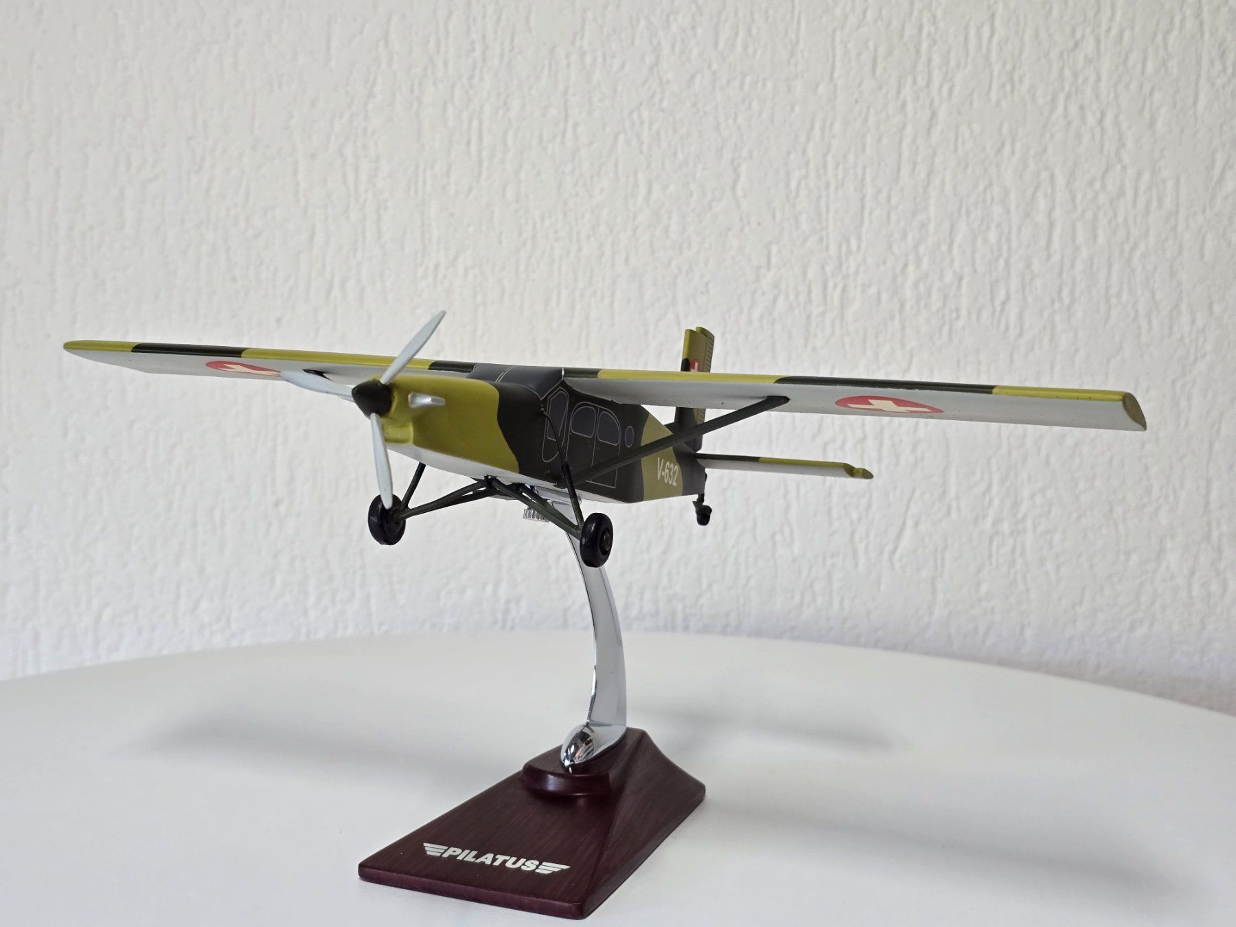 Kit di modellismo & Modellini statici: Pilatus Porter, PC 6, Schweizer Luftwaffe, V-632, Vitrine, – Nuovo (secondo la descrizione) da Kloten venduto da Nicola2 8