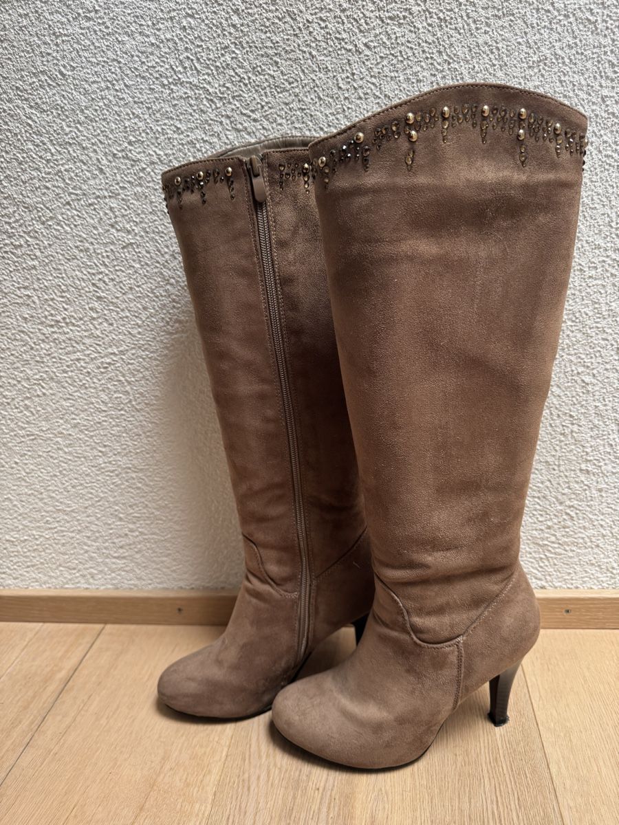 Scarpe da donna: Super Made Stiefel, Gr. 38, Beige mit Absatz – Usato da Winkel venduto da Schorley 1