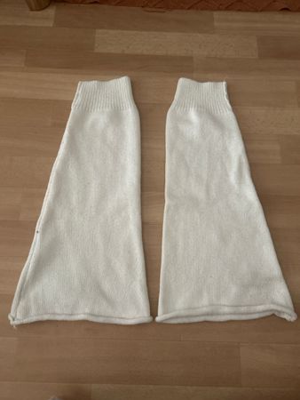 weisse baggy Stulpen