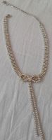 Elegante collana con strass a forma di fiocco