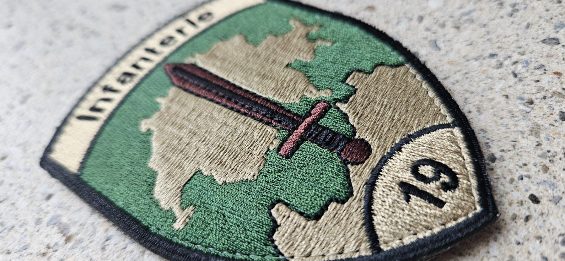 Schweizer Armee Placchette & Badge: *** Badge Infanterie 19 mit klett *** – Nuovo (secondo la descrizione) da Riedholz venduto da fr_sIruP 1