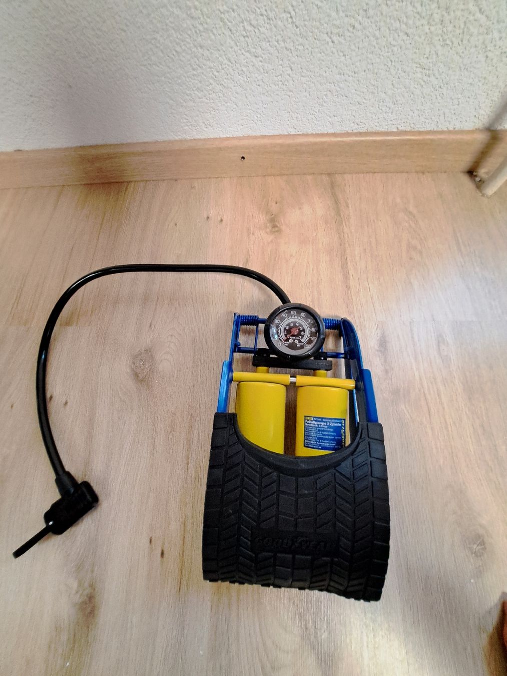 Pompe & Parti di ricambio: Goodyear Fusspumpe ab 1.- CHF !! – Usato da Olten venduto da Eden_19901 1