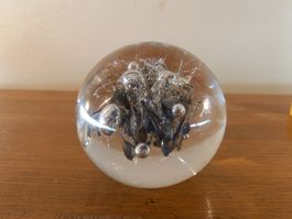 Presse papier en verre Murano aux motifs sulfure de cristal