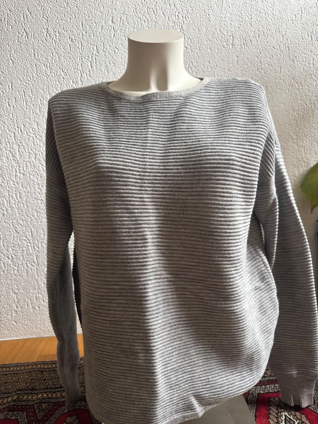 Pulls & Sweat-shirts: Grauer Pullover, KITCHENER! Super Qualität – D'occasion à Belp par naqua5