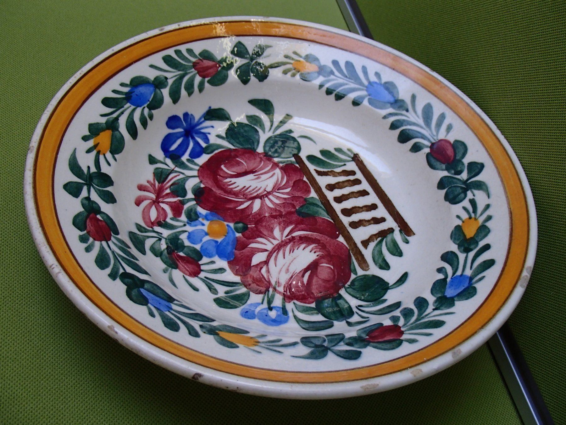 Piatti: rustikaler Wandteller mit Blumen Rosen – Usato da Schöfflisdorf venduto da pullux 3