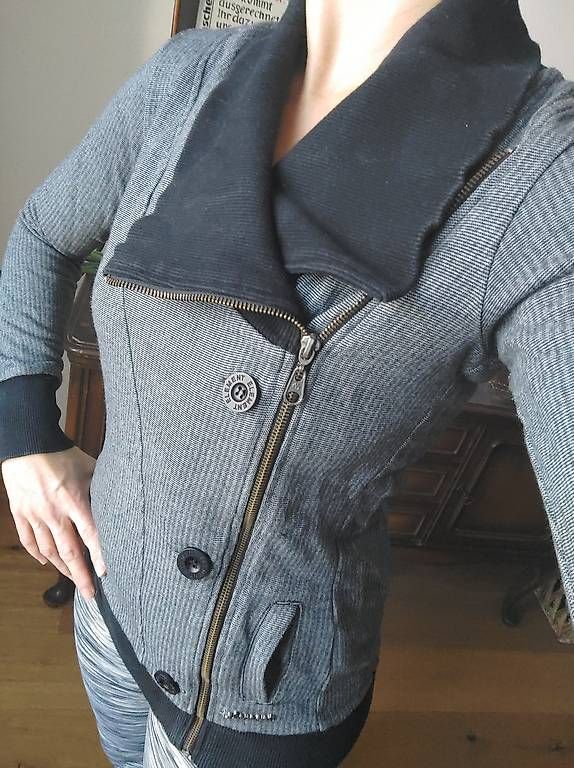Maglioni & Felpe: Origineller Pullover mit coolen Details in schwarz-grau – Usato da Zürich venduto da brendlerb