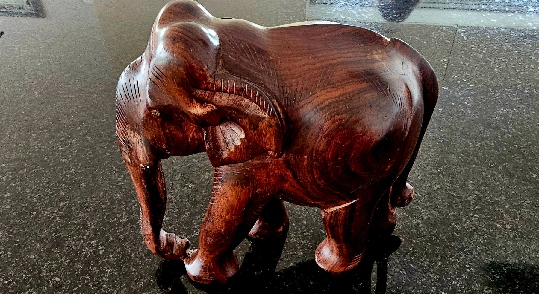 Statuette: Holz Elefant  Tierfigur, Handarbeit ! – Usato da Kreuzlingen venduto da UAE 5
