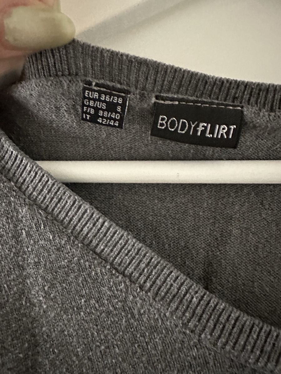 Pulls & Sweat-shirts: Grauer Bodyflirt Damenpullover Gr. S/M – D'occasion à Reinach BL par Alles_muss_weg00 2
