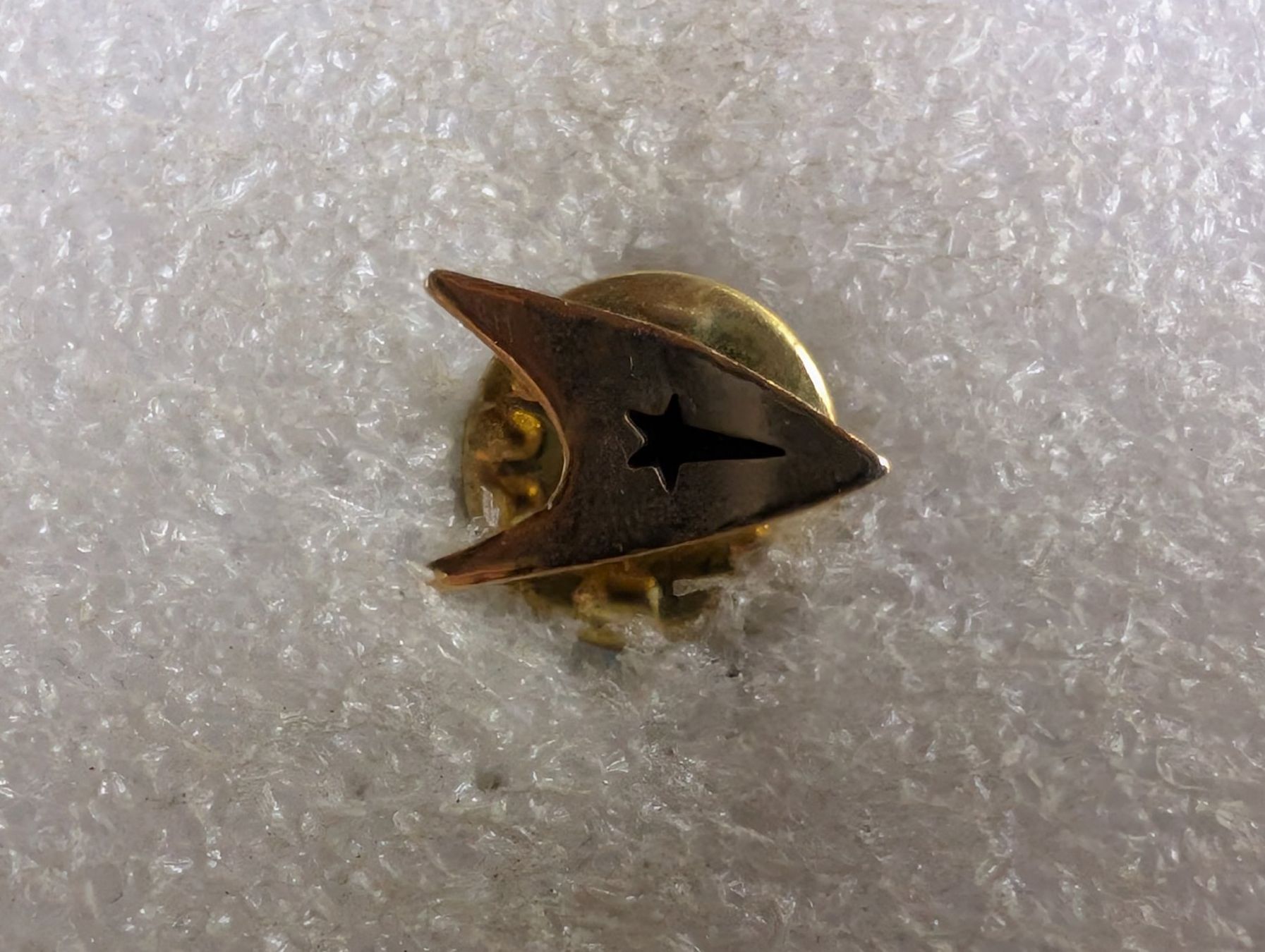 Plaketten & Abzeichen: Ansteckpin 176: – Gebraucht aus Oppligen von Pin-Fall-Shop