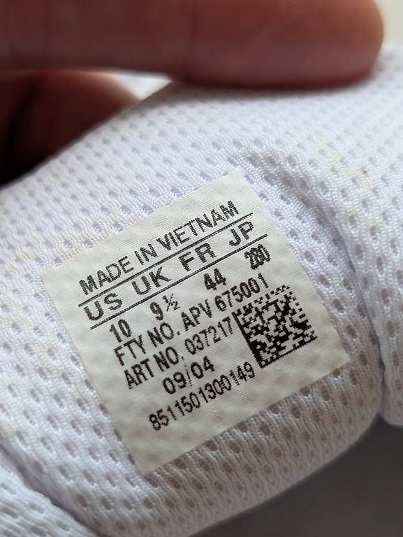 Scarpe da uomo: Adidas Hallenschuhe Grösse 44 – Usato da Hergiswil NW venduto da Bastaag 1