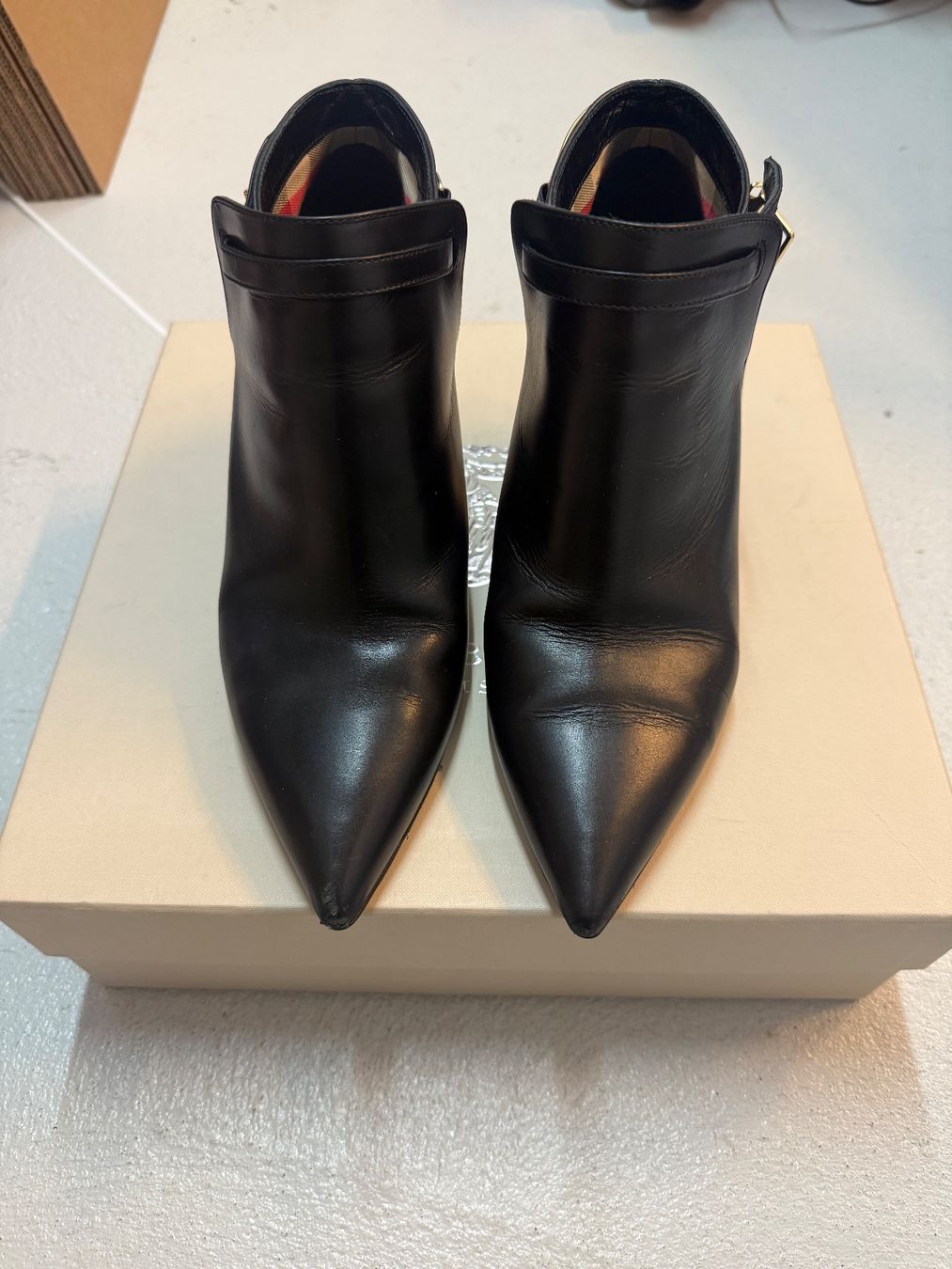 Burberry Scarpe da donna: Burberry Schuhe – Usato da Küsnacht venduto da emch125