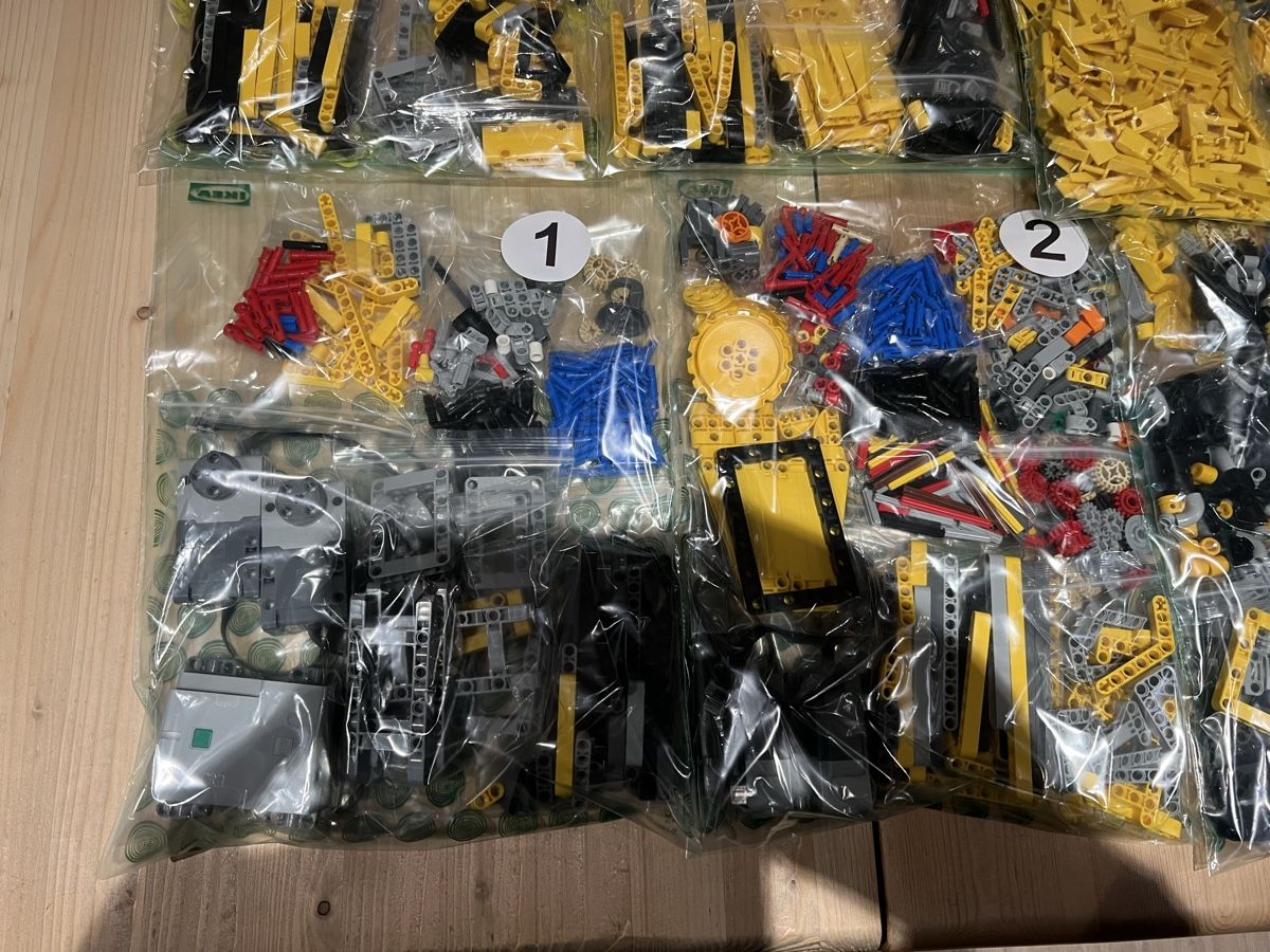 Lego Kit di costruzioni: LEGO Technic Cat D11 Bulldozer 42131 – Usato da airolo venduto da unimo78 3