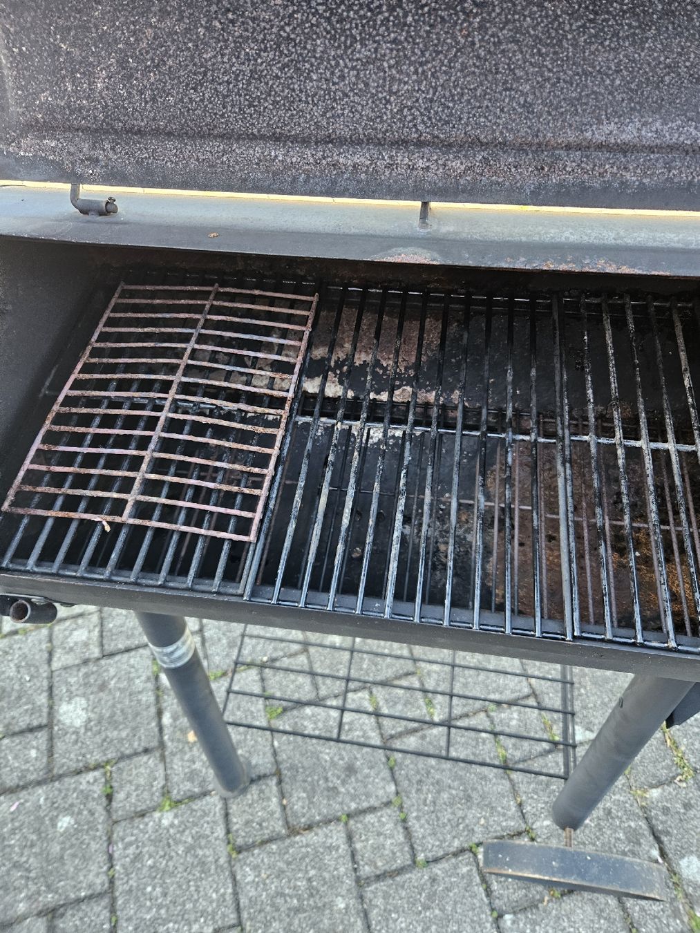 Griglie: Holz Grill – Usato da Rickenbach b. Wil venduto da nic_8ljr 2