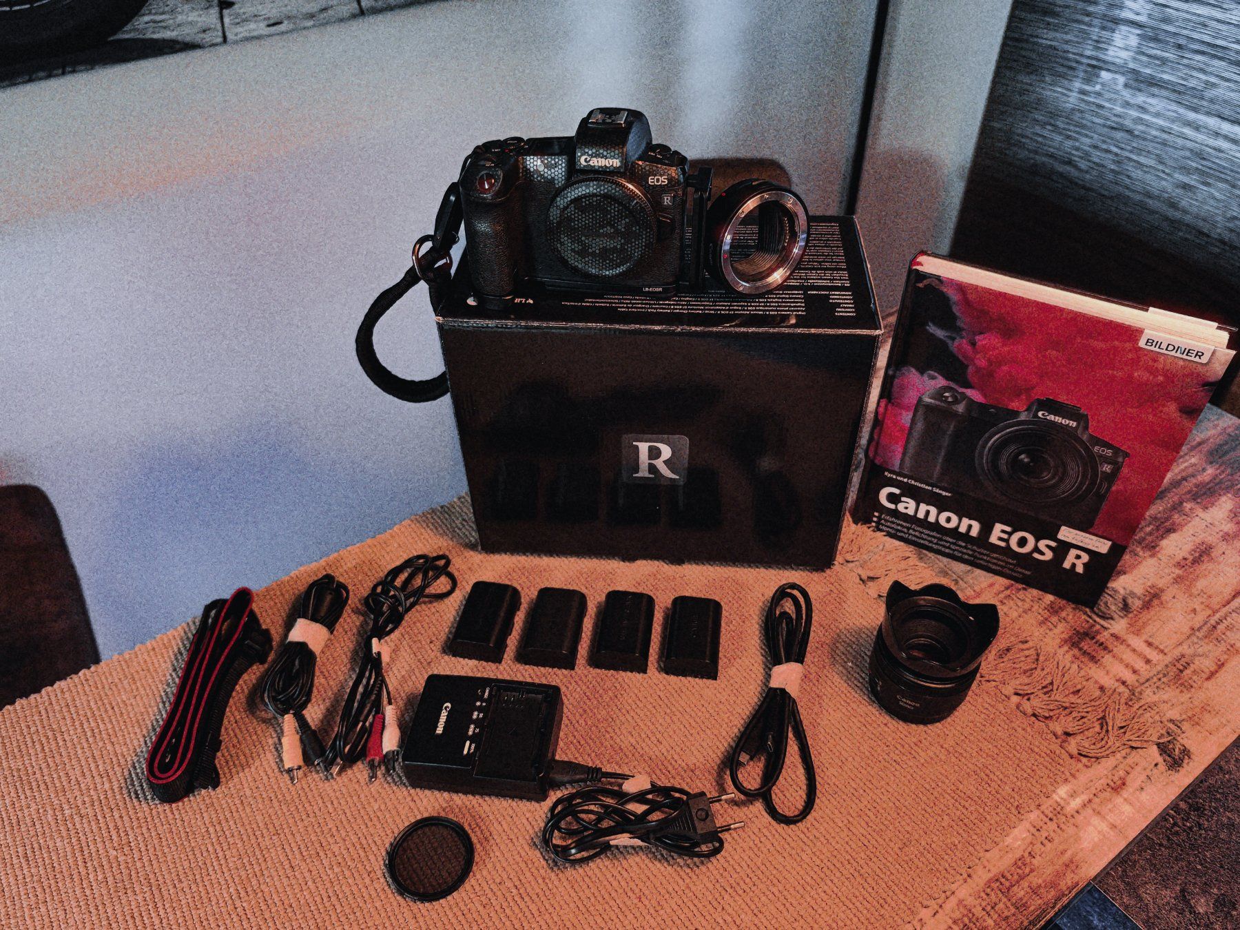 Canon Kamera: Canon EOS-R ab Fr. 1.-- – Gebraucht aus Hitzkirch von Mirimonika