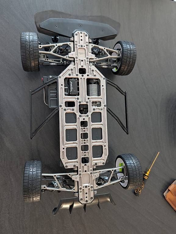 RC Kits de montage: MCD OCTOX 1:8 GT-E Ultimate – D'occasion à Hauptwil par she_ch7h 2
