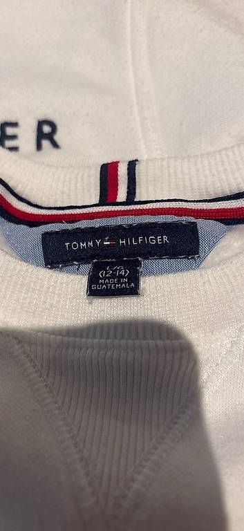 Pullover & Sweatshirts: 2 x Tommy Hilfiger Pullover Gr. 12-14 – Gebraucht aus Zeihen von MaKaZeAg 2